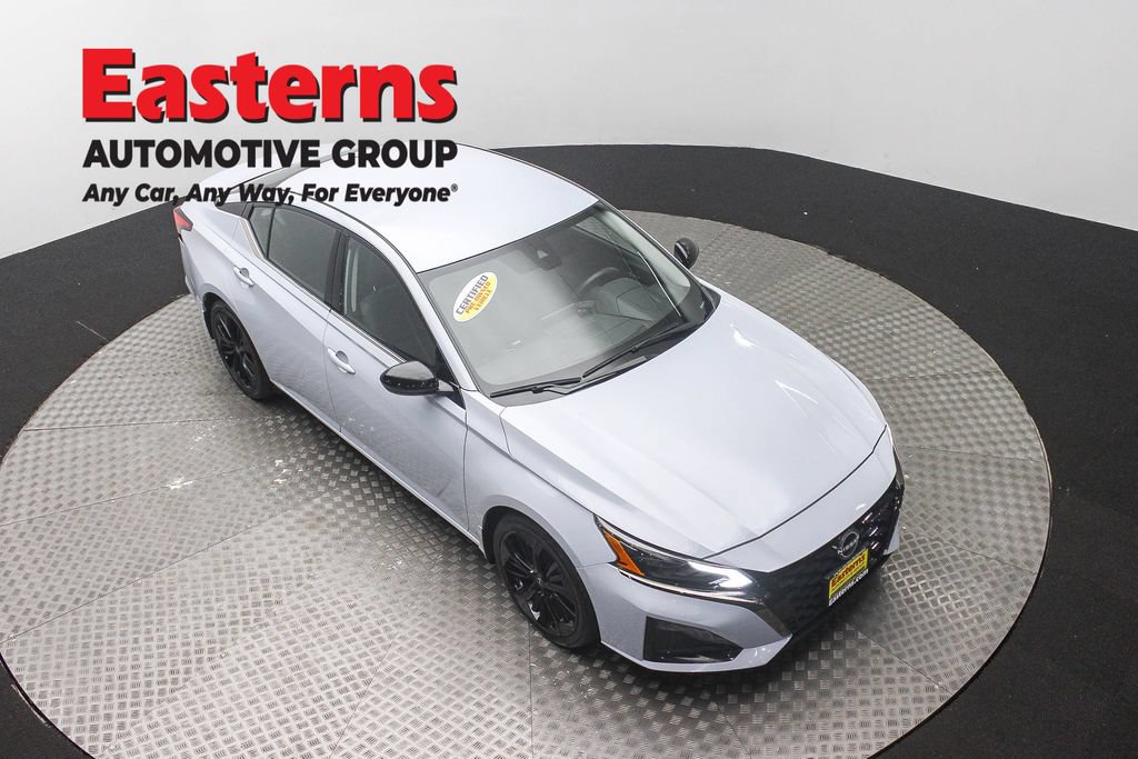 Used 2023 Nissan Altima 2.5 SR FWD image 3