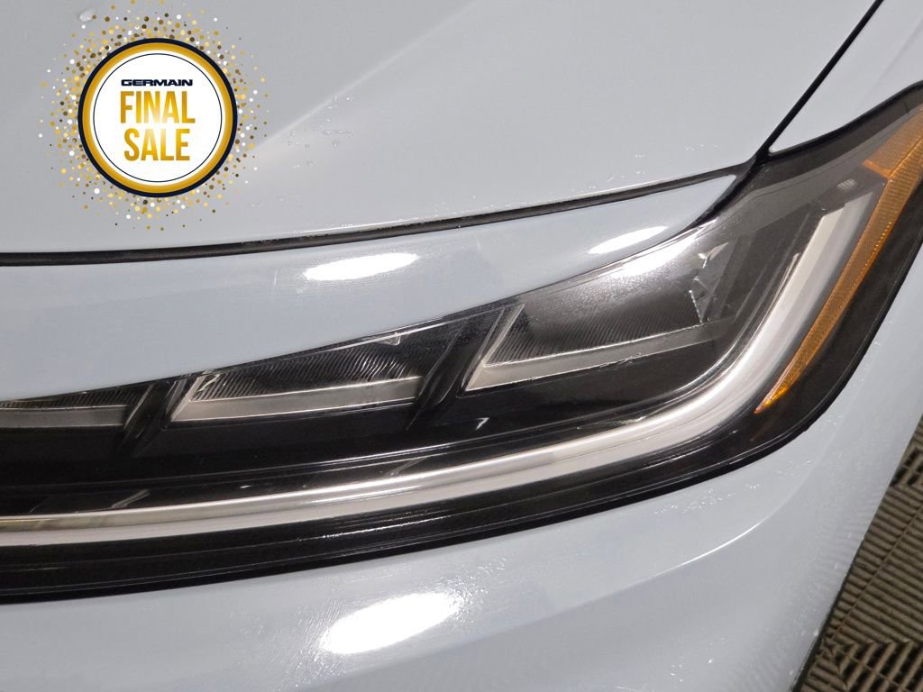 Certified 2025 Volkswagen Jetta SE w/ Sunroof Package image 12