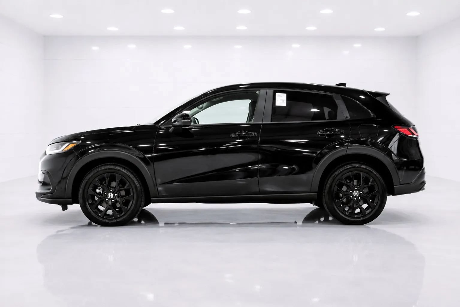 Used 2023 Honda HR-V Sport image 2