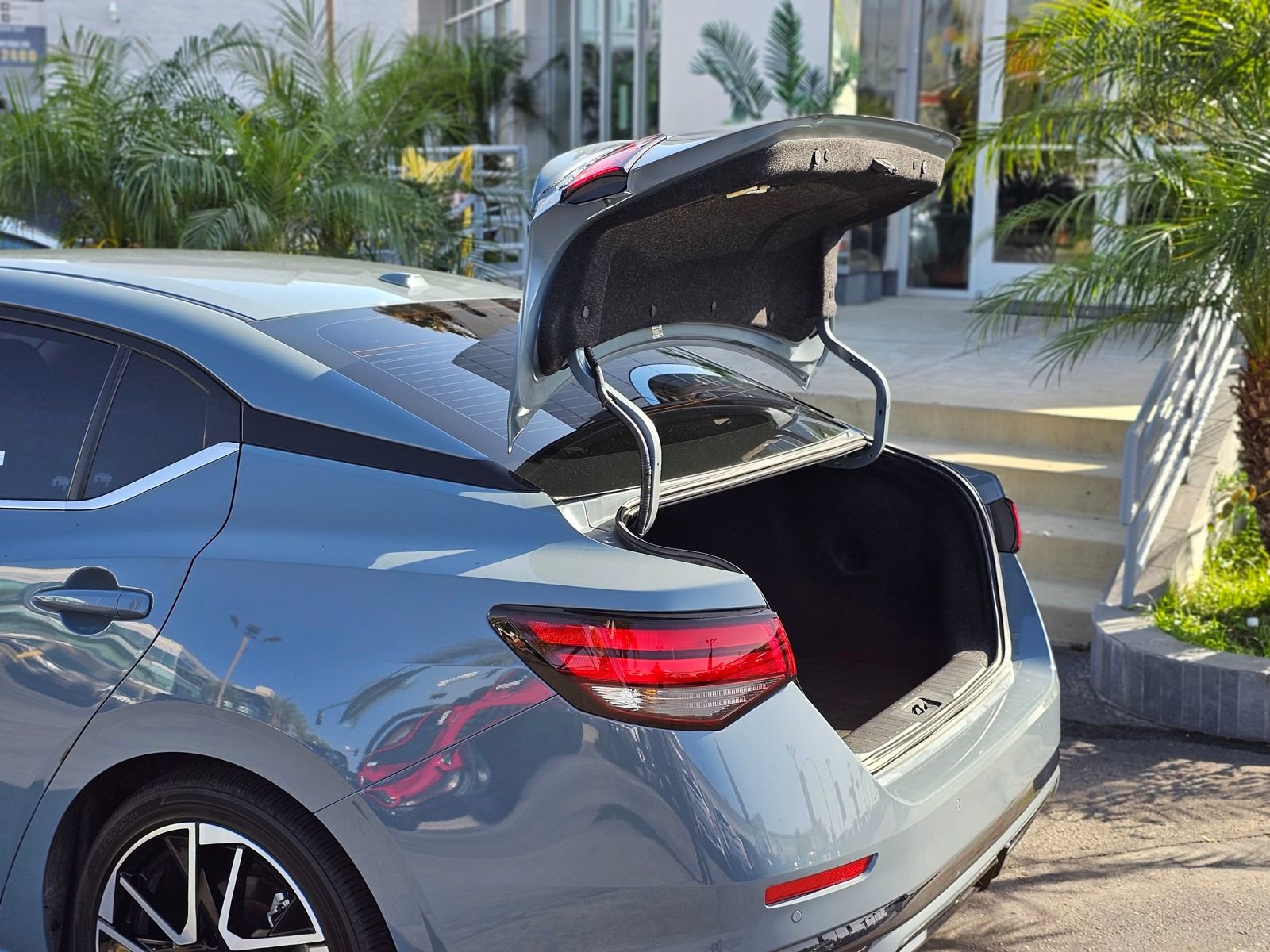 Used 2024 Nissan Sentra SR FWD image 8