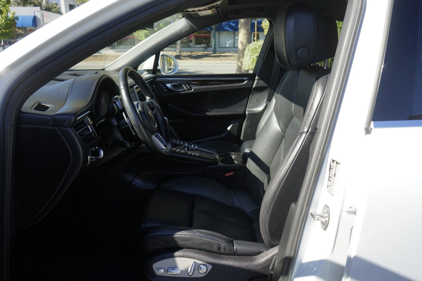 Used 2020 Porsche Macan S image 18