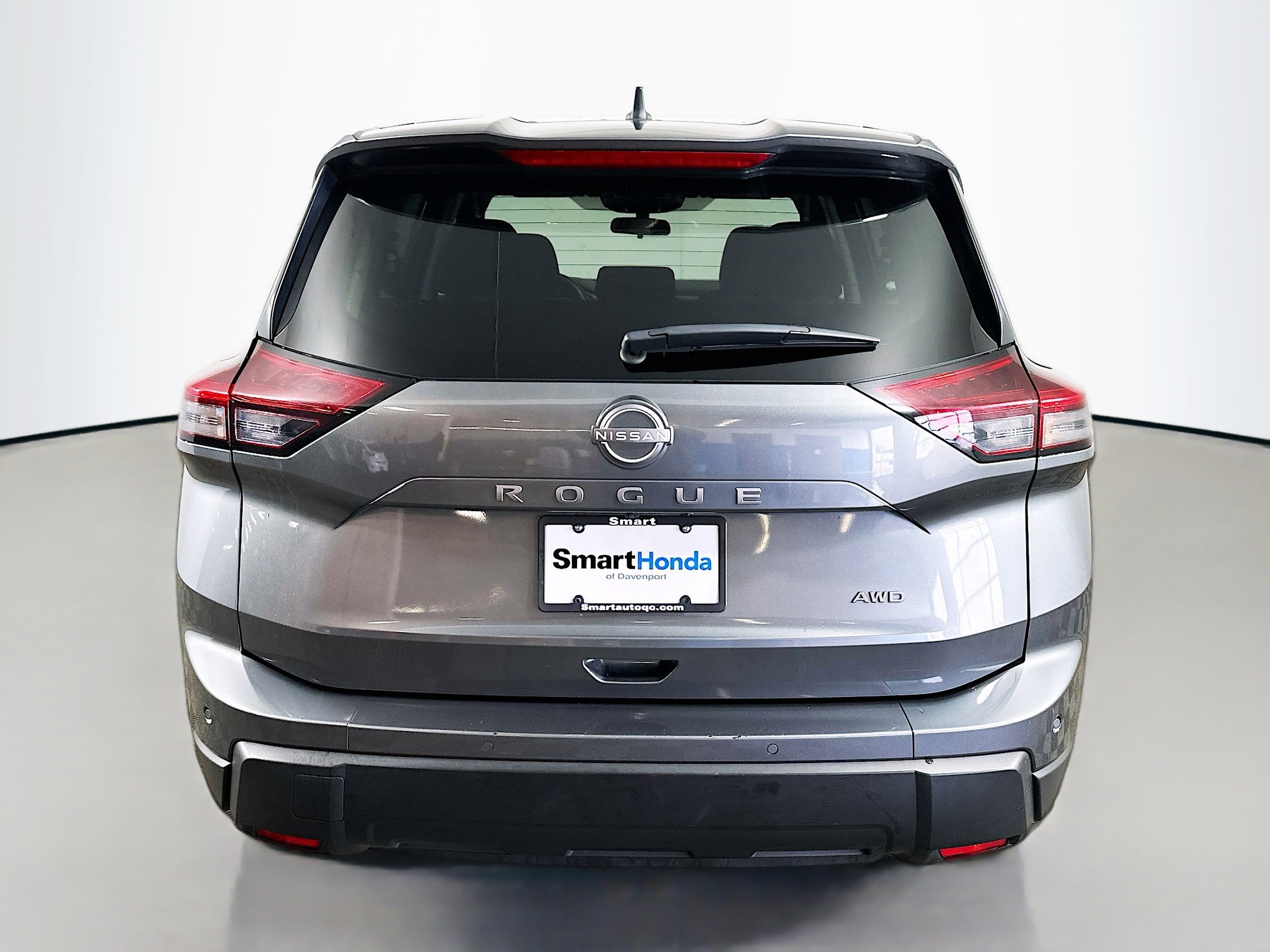 Used 2024 Nissan Rogue S AWD/4WD image 6