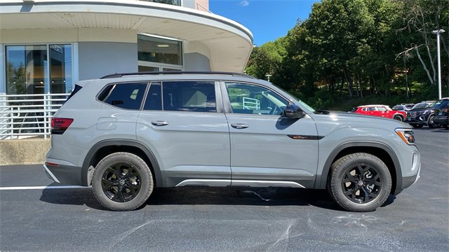 New 2026 Volkswagen Atlas Peak Edition image 4