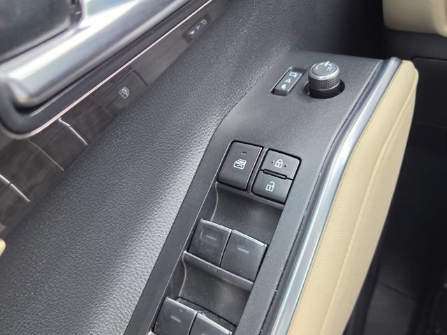 Used 2025 Toyota Highlander Limited FWD image 42