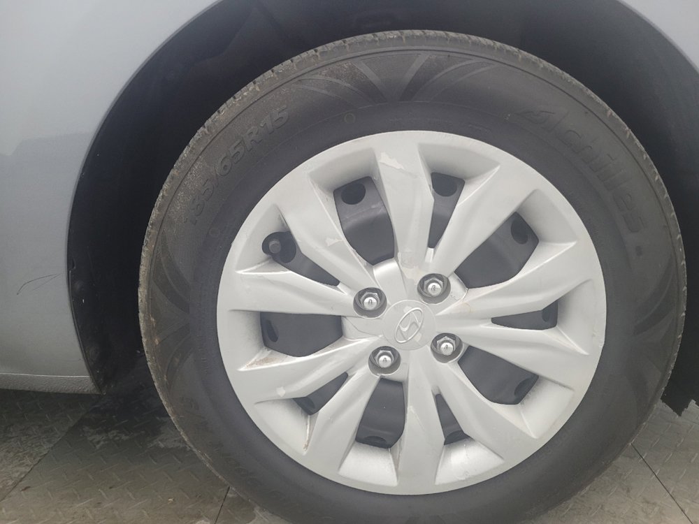 Used 2019 Hyundai Accent SE FWD image 31