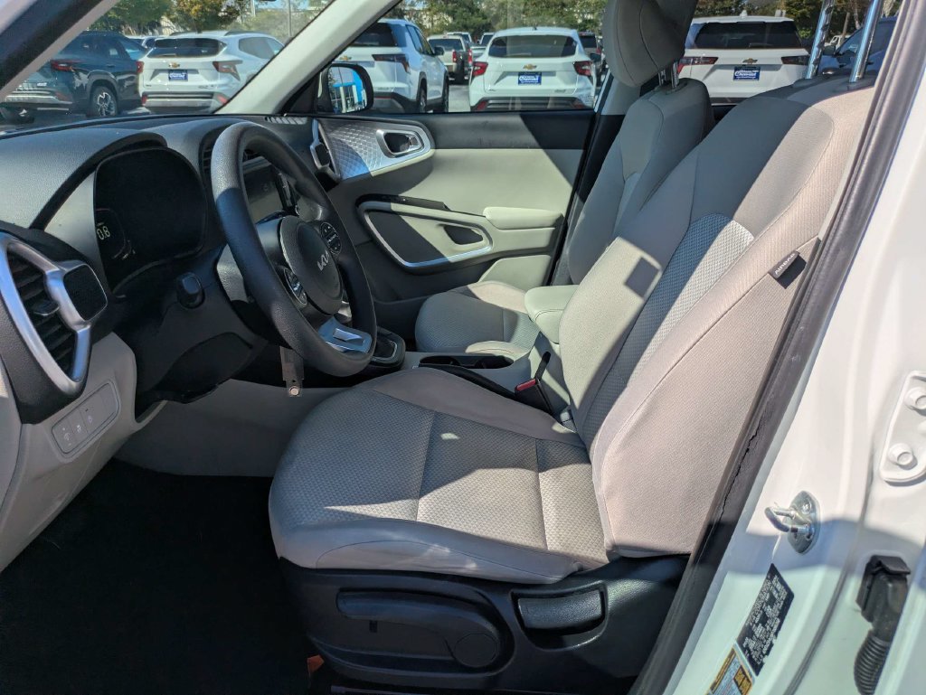 Used 2023 Kia Soul LX FWD image 20