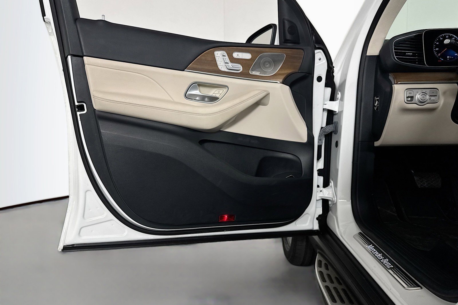 Used 2023 Mercedes-Benz GLE 350 w/ Premium Package image 22