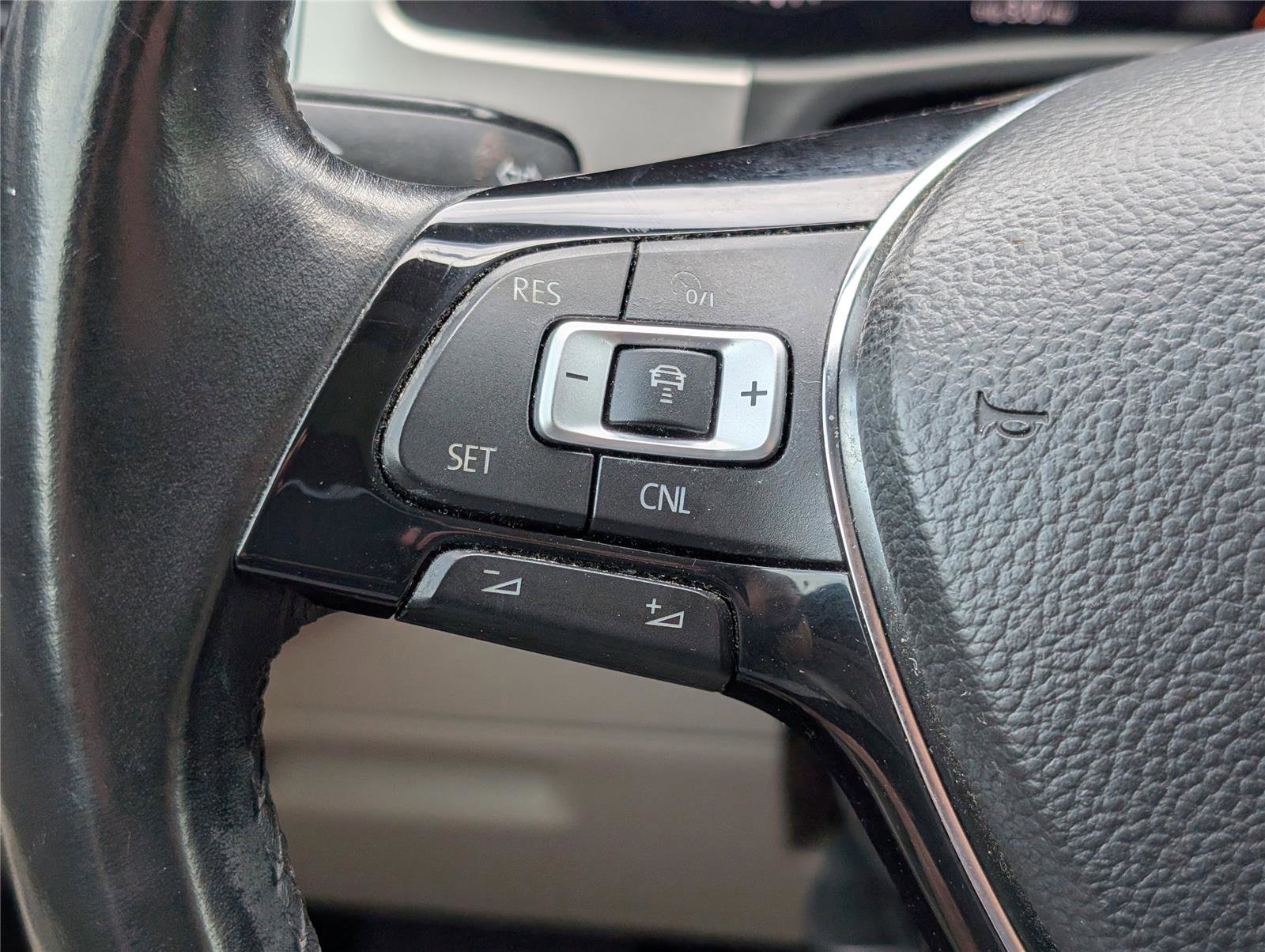 Used 2018 Volkswagen Atlas SEL Premium image 20