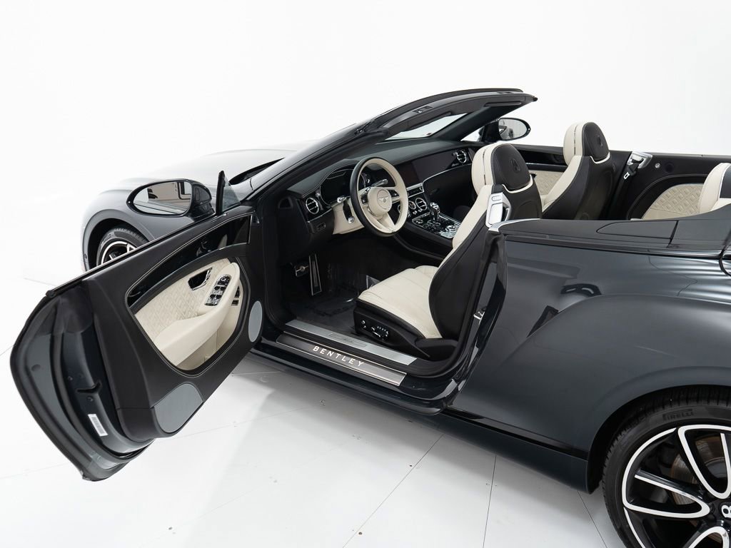 Used 2023 Bentley Continental GT Azure image 17