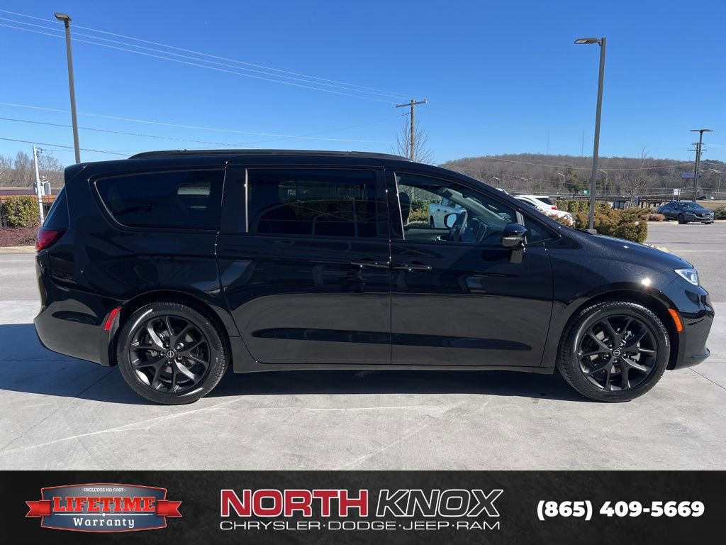 New 2026 Chrysler Pacifica Limited image 22