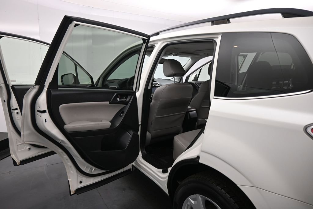 Used 2016 Subaru Forester 2.5i Limited AWD/4WD image 15