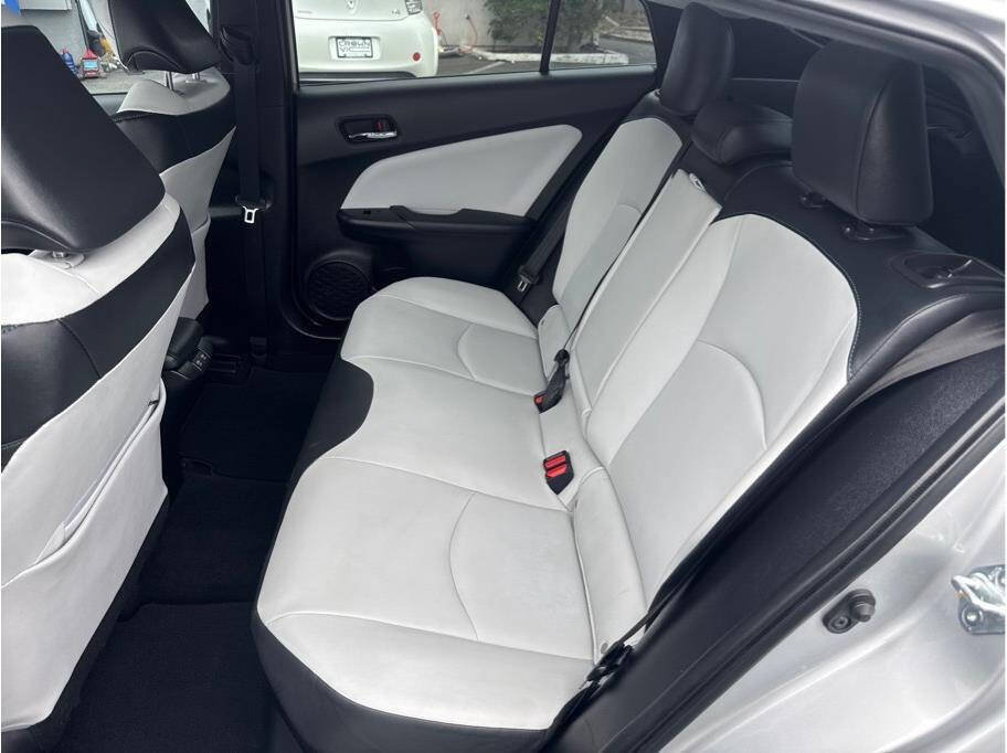 Used 2019 Toyota Prius XLE w/ Carpet Mat Package FWD image 18