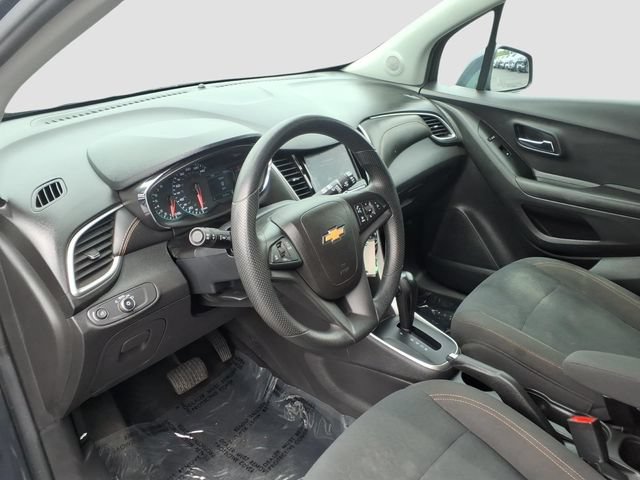Used 2021 Chevrolet Trax LS w/ Tint and Cruise Package AWD/4WD image 10