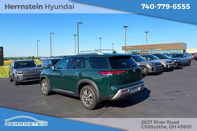 Used 2024 Nissan Pathfinder SL w/ Black Appearance Package AWD/4WD image 5