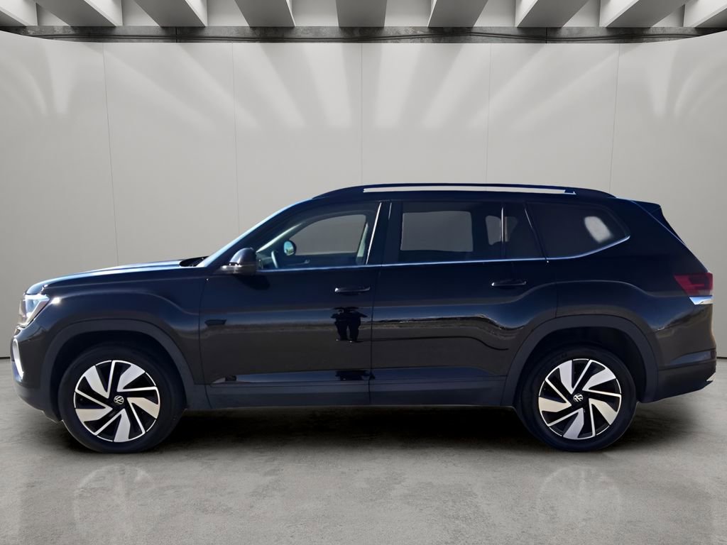 Used 2025 Volkswagen Atlas SE image 2