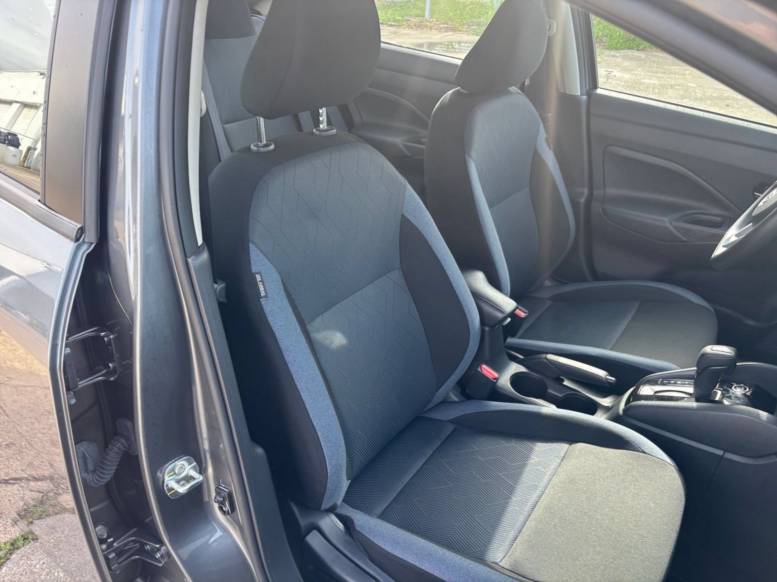 Used 2025 Nissan Versa SV FWD image 34