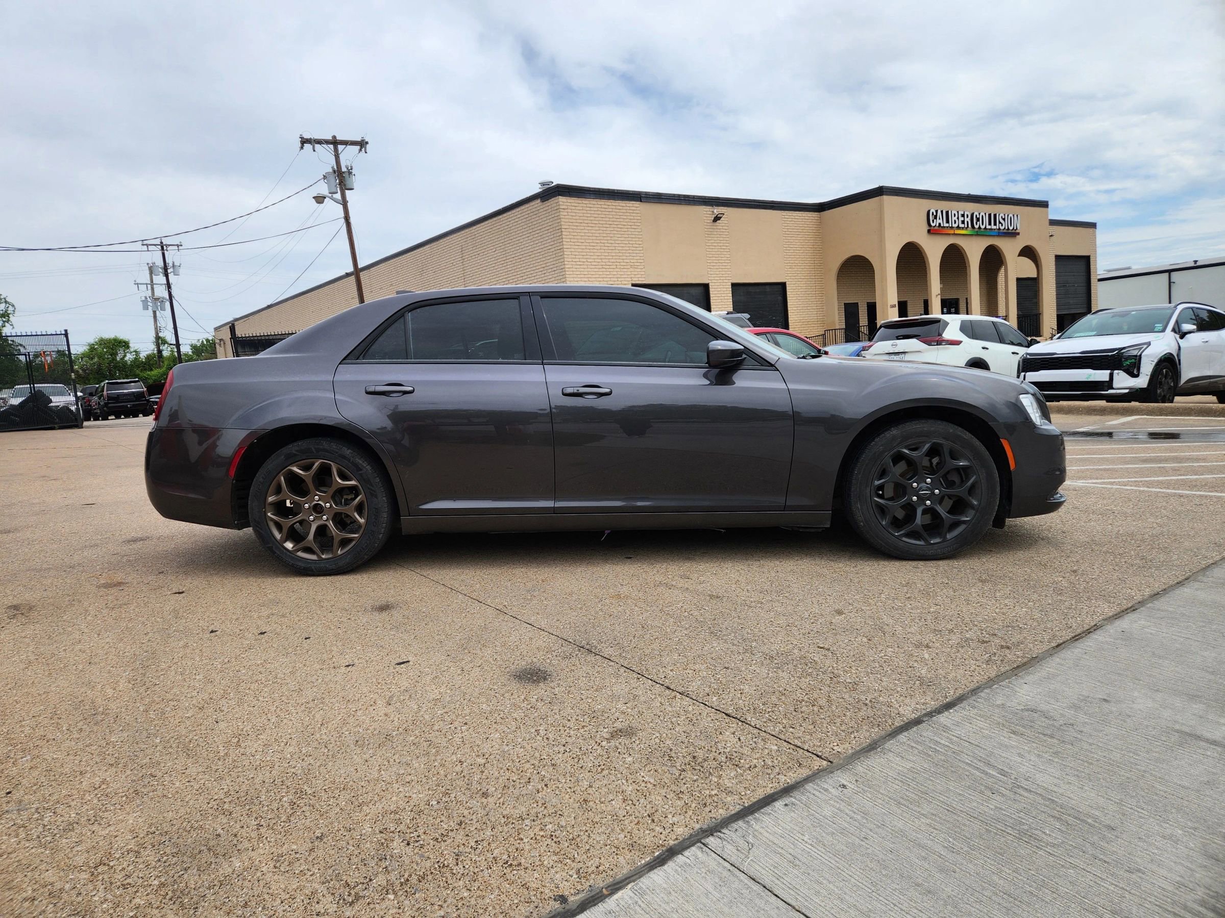 Used 2019 Chrysler 300 S image 6