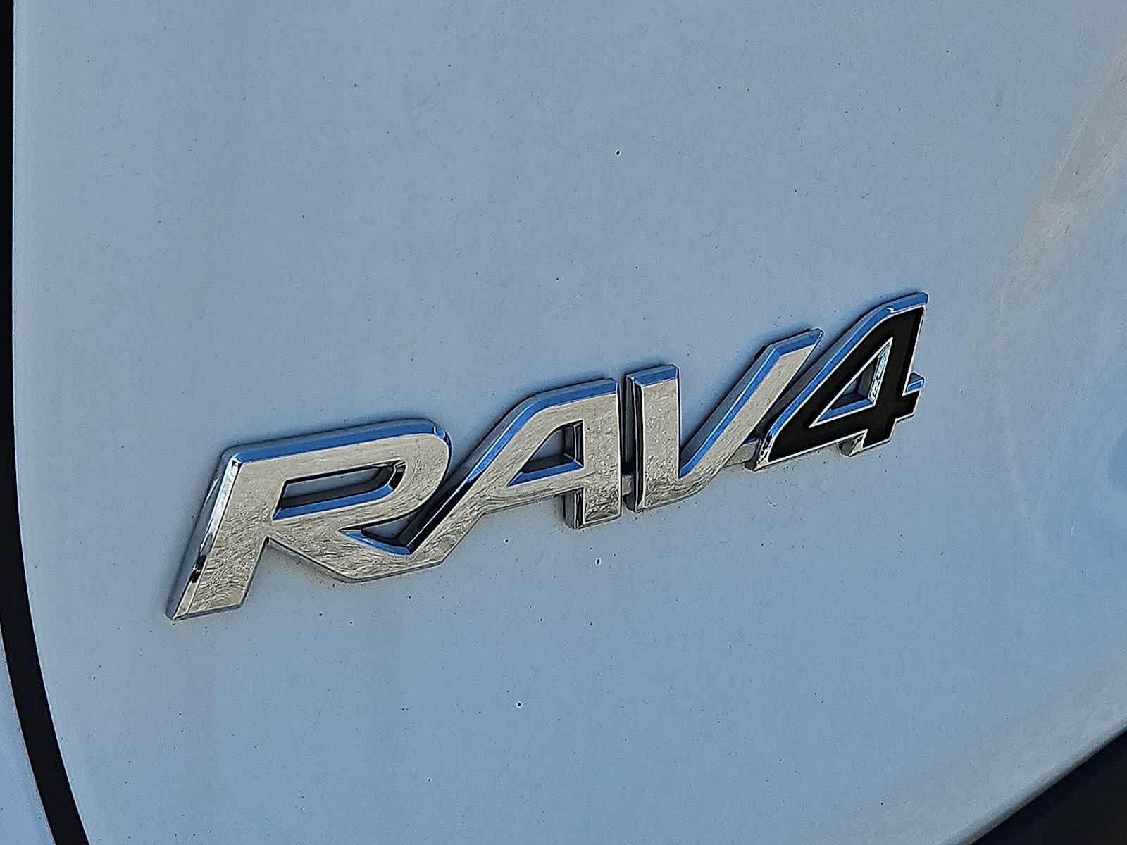 Used 2024 Toyota RAV4 XLE FWD image 36