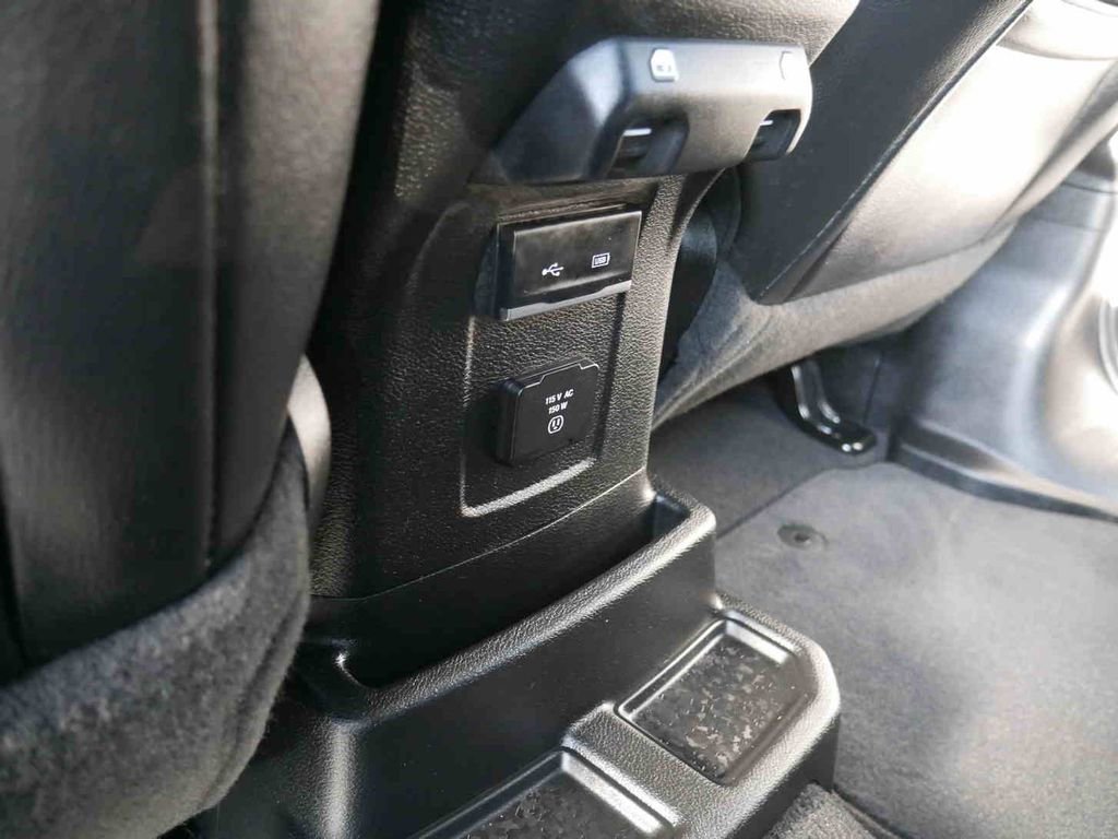 Used 2018 Jeep Wrangler Unlimited Sahara image 18