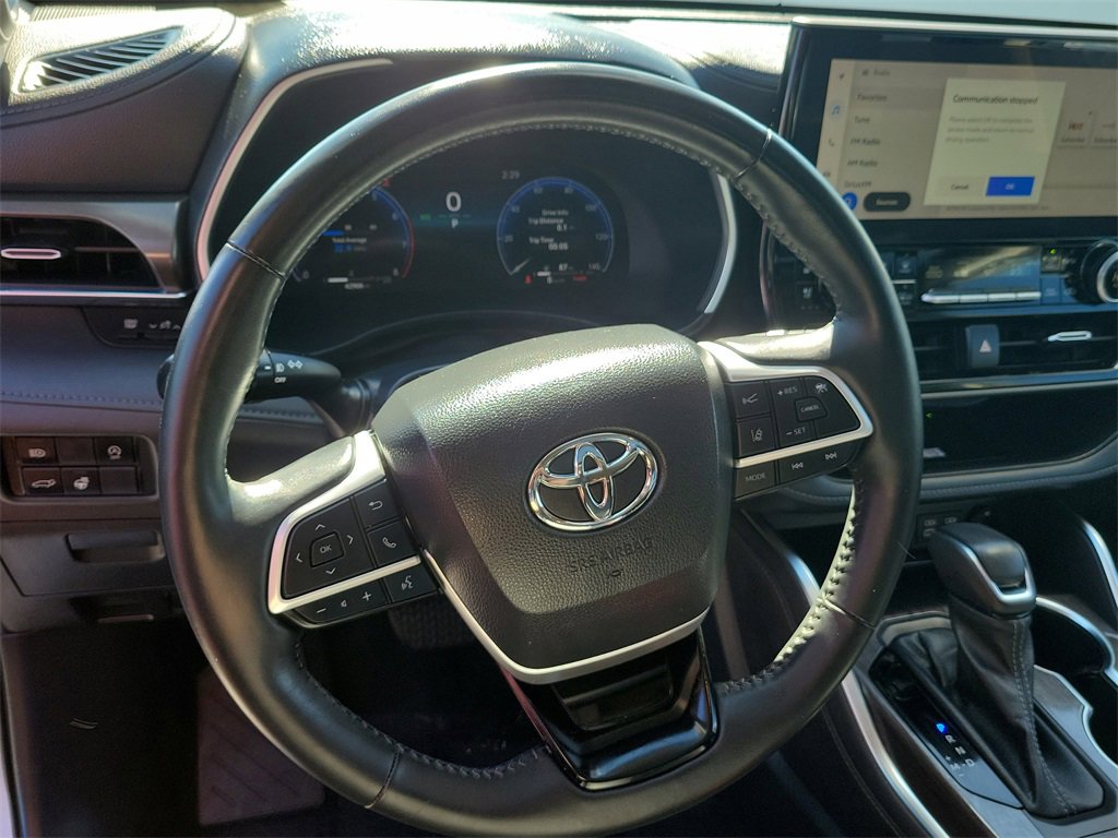 Used 2023 Toyota Highlander Limited image 24