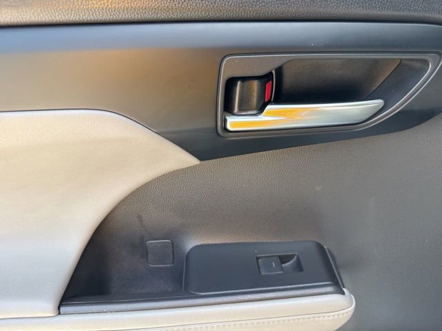 Used 2022 Toyota Highlander XLE image 18