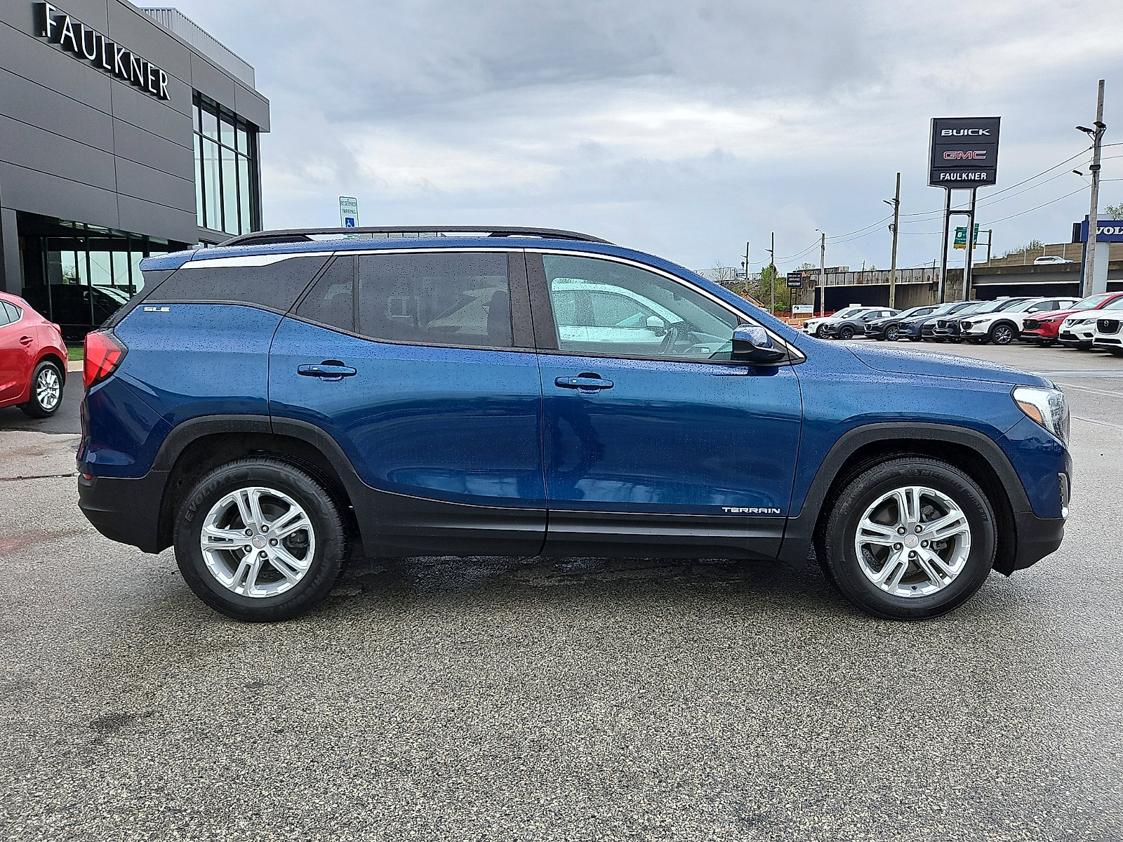 Used 2021 GMC Terrain SLE w/ Driver Convenience Package FWD image 7