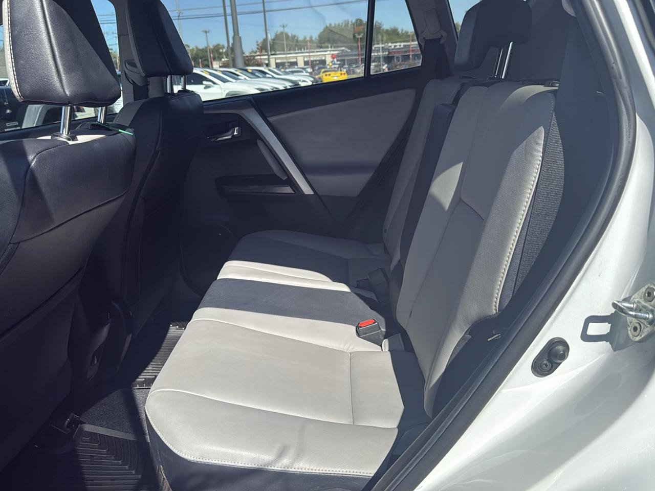 Used 2018 Toyota RAV4 Platinum FWD image 14