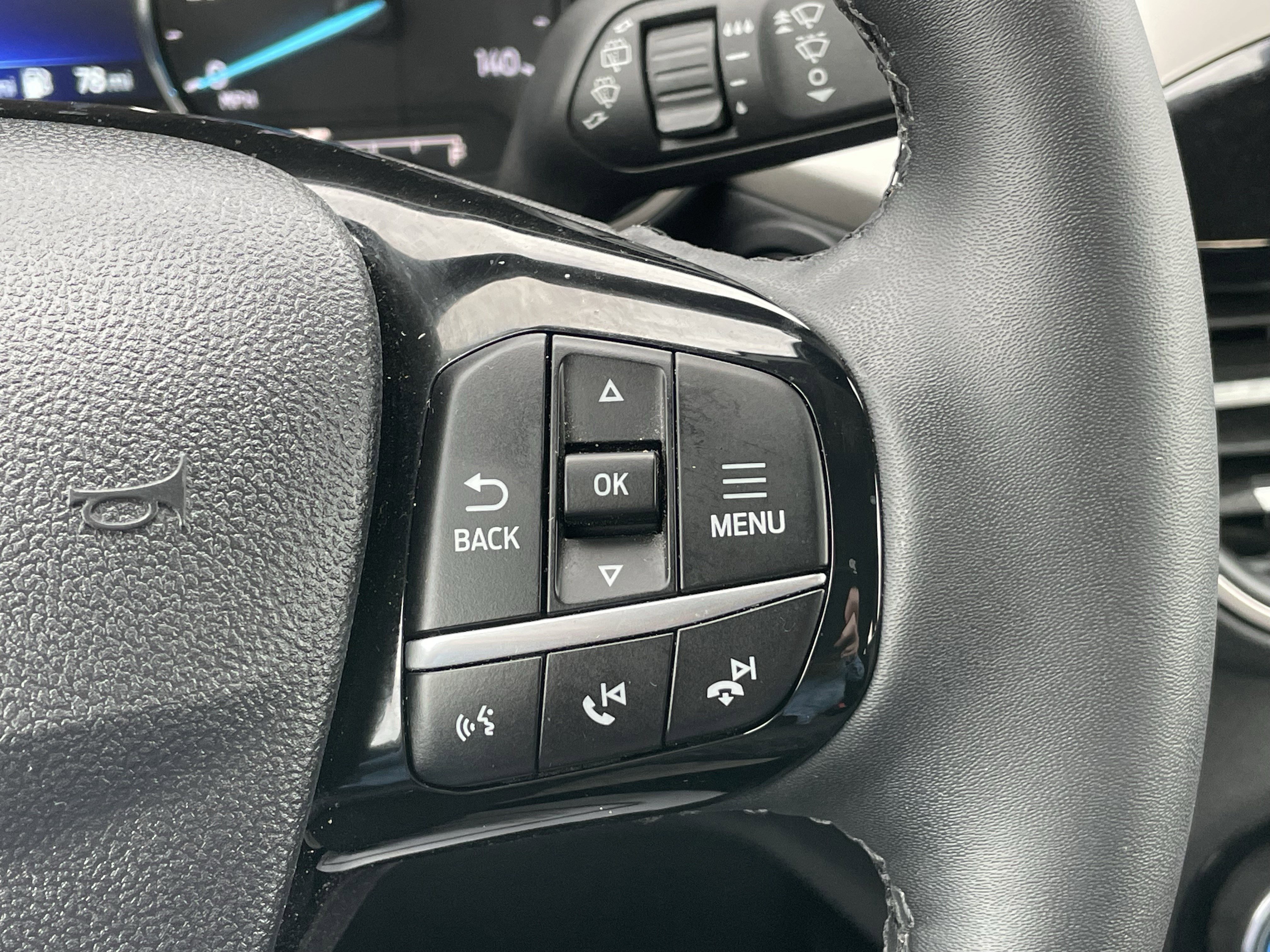 Used 2022 Ford Escape SE w/ Cold Weather Package image 17