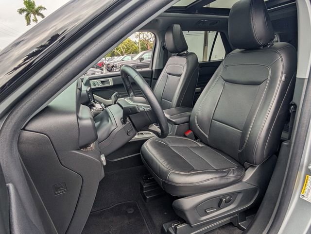 Used 2023 Ford Explorer Limited w/ Equipment Group 301A image 6