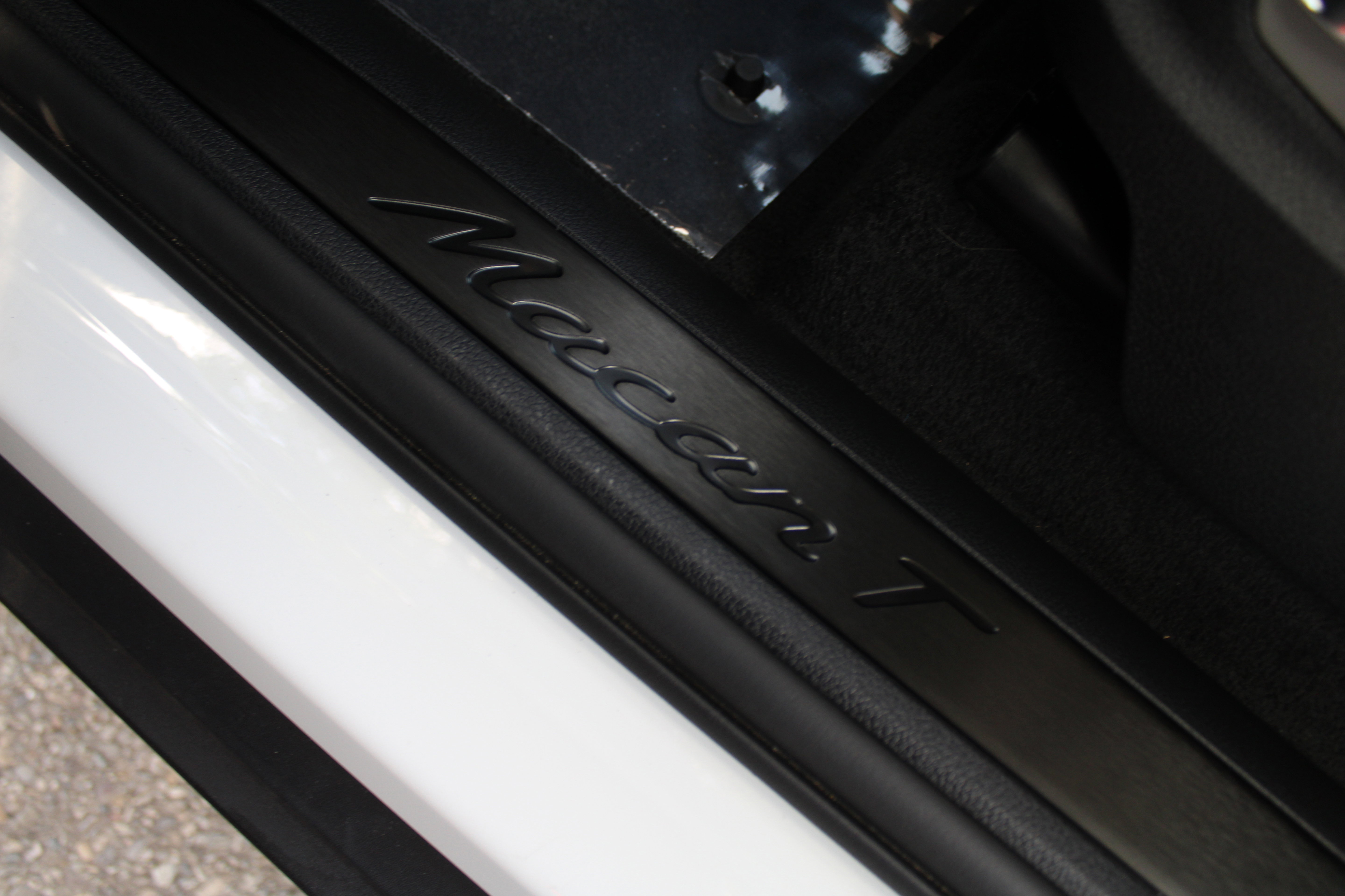 Certified 2025 Porsche Macan Turbo image 29