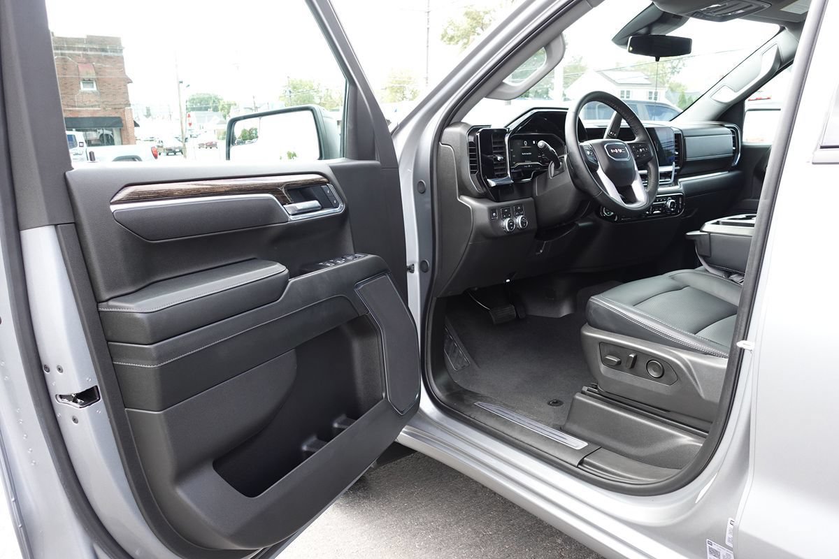 Used 2025 GMC Sierra 1500 Elevation AWD/4WD image 14