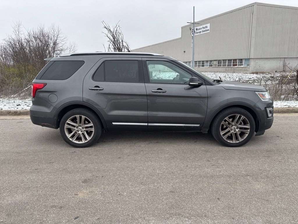 Used 2016 Ford Explorer XLT w/ Equipment Group 202A image 4