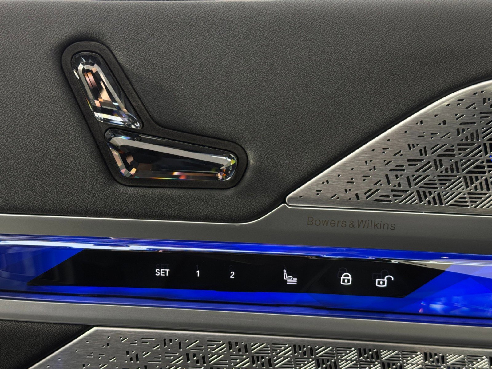 Used 2023 BMW i7 xDrive60 w/ Parking Assistance Package image 19