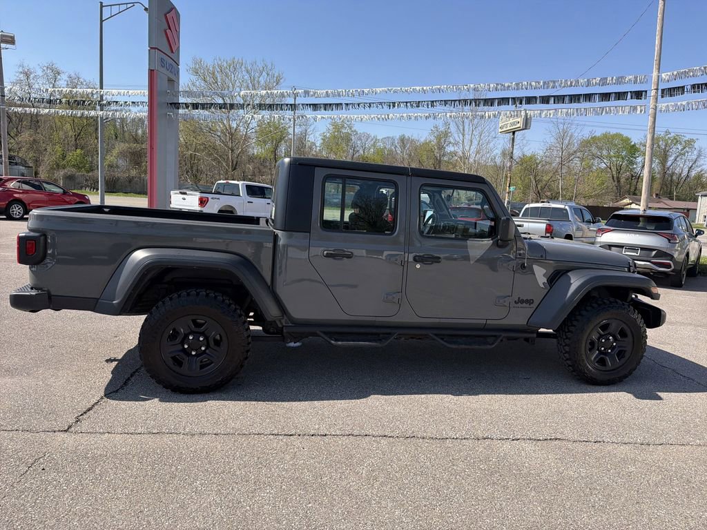 Used 2023 Jeep Gladiator Sport image 3