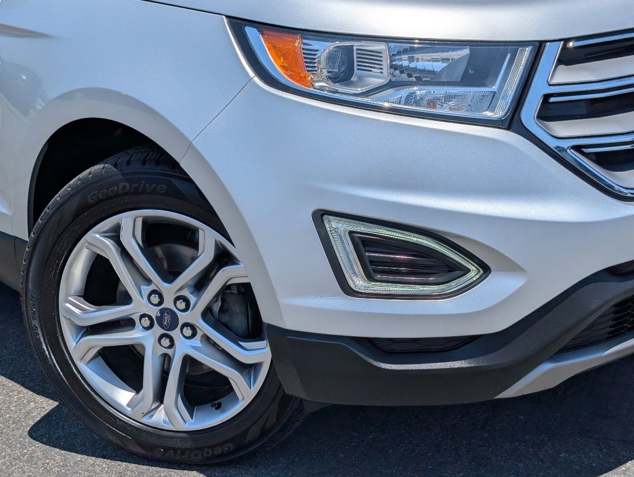 Used 2018 Ford Edge Titanium FWD image 10