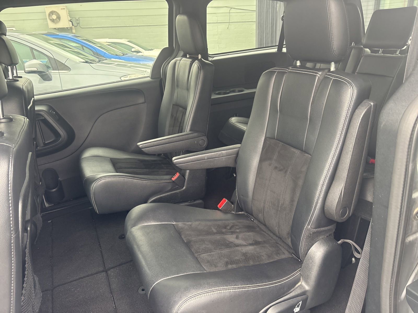 Used 2016 Dodge Grand Caravan SXT image 11