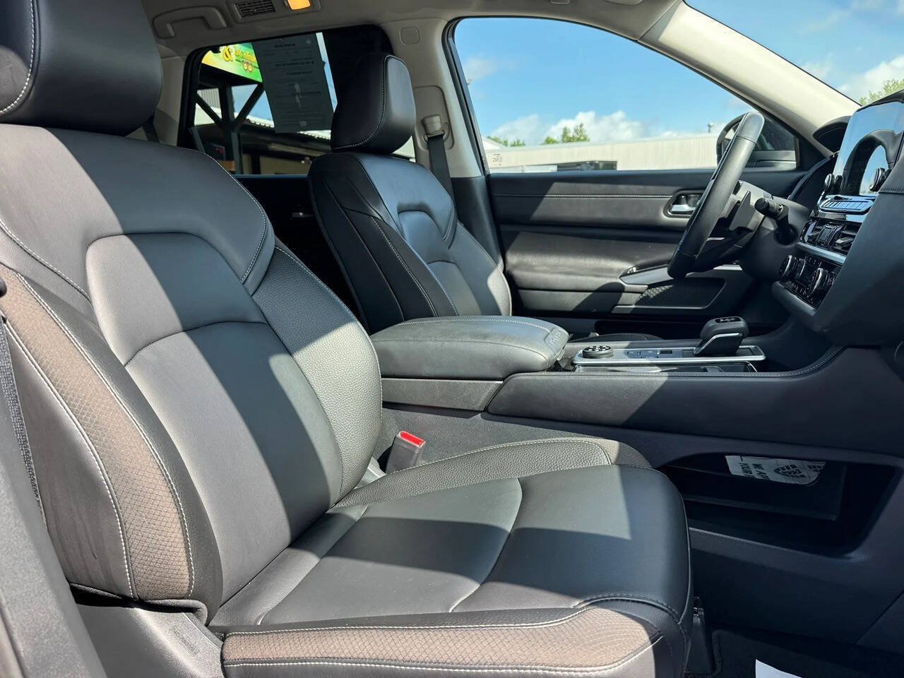 Used 2025 Nissan Pathfinder SL w/ Cargo Package AWD/4WD image 19