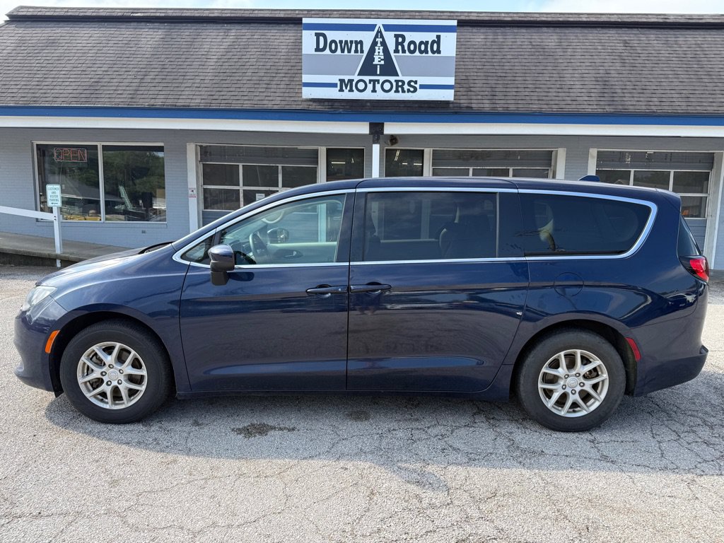 Used 2020 Chrysler Voyager LX FWD image 2