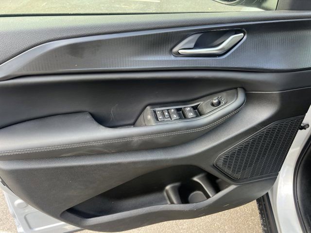 New 2025 Jeep Grand Cherokee Laredo image 11