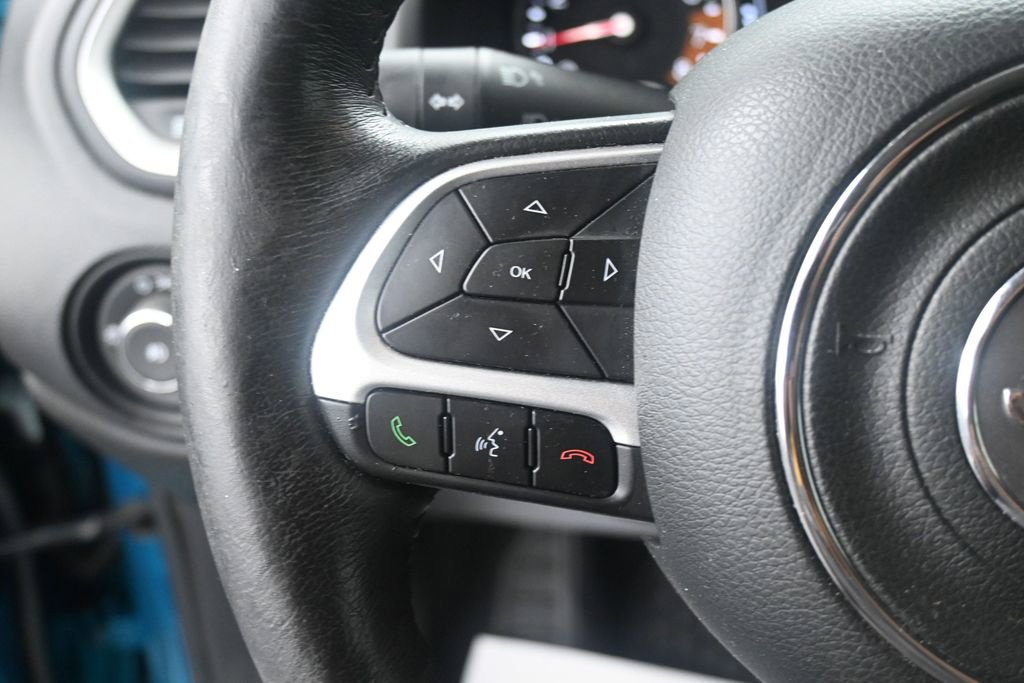 Used 2020 Jeep Renegade Latitude w/ Cold Weather Group AWD/4WD image 37