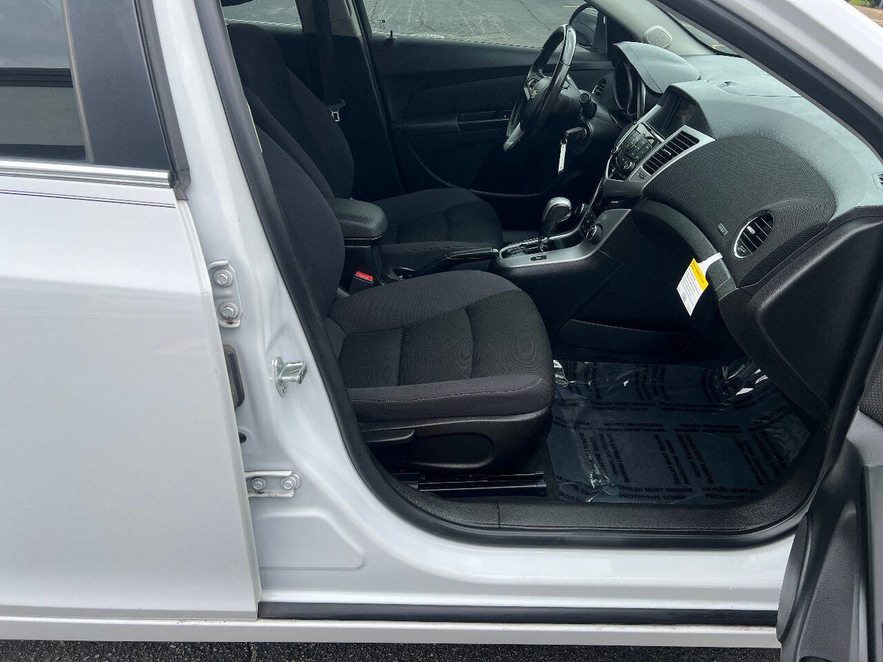Used 2014 Chevrolet Cruze LT FWD image 24