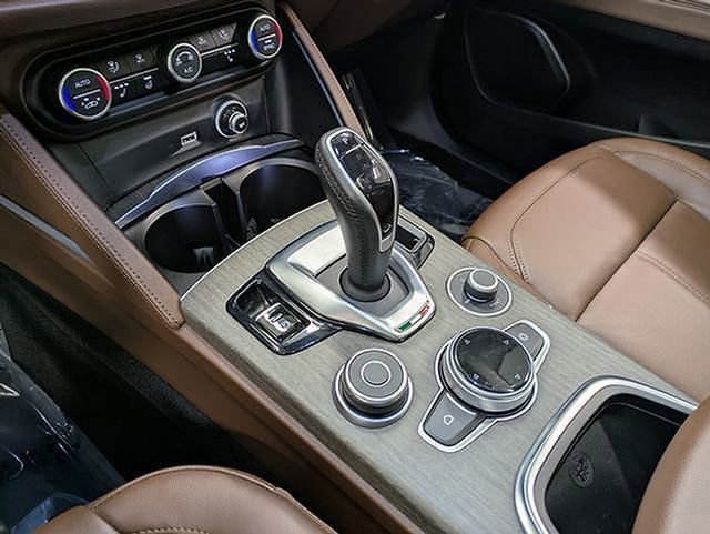 Used 2021 Alfa Romeo Stelvio Ti w/ Nero Edizione image 17