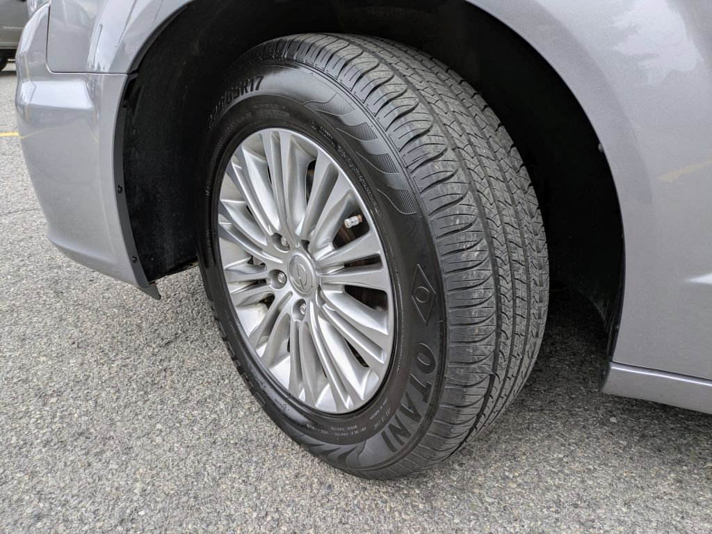 Used 2016 Chrysler Town & Country Touring-L image 36