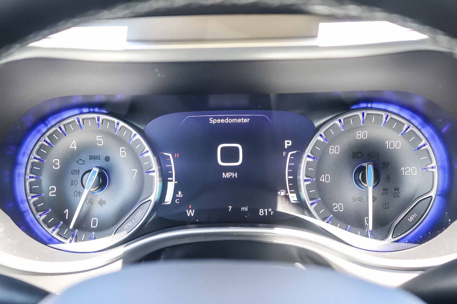 New 2027 Chrysler Pacifica Select FWD image 26