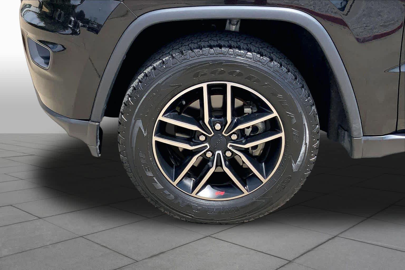 Used 2019 Jeep Grand Cherokee Trailhawk AWD/4WD image 10