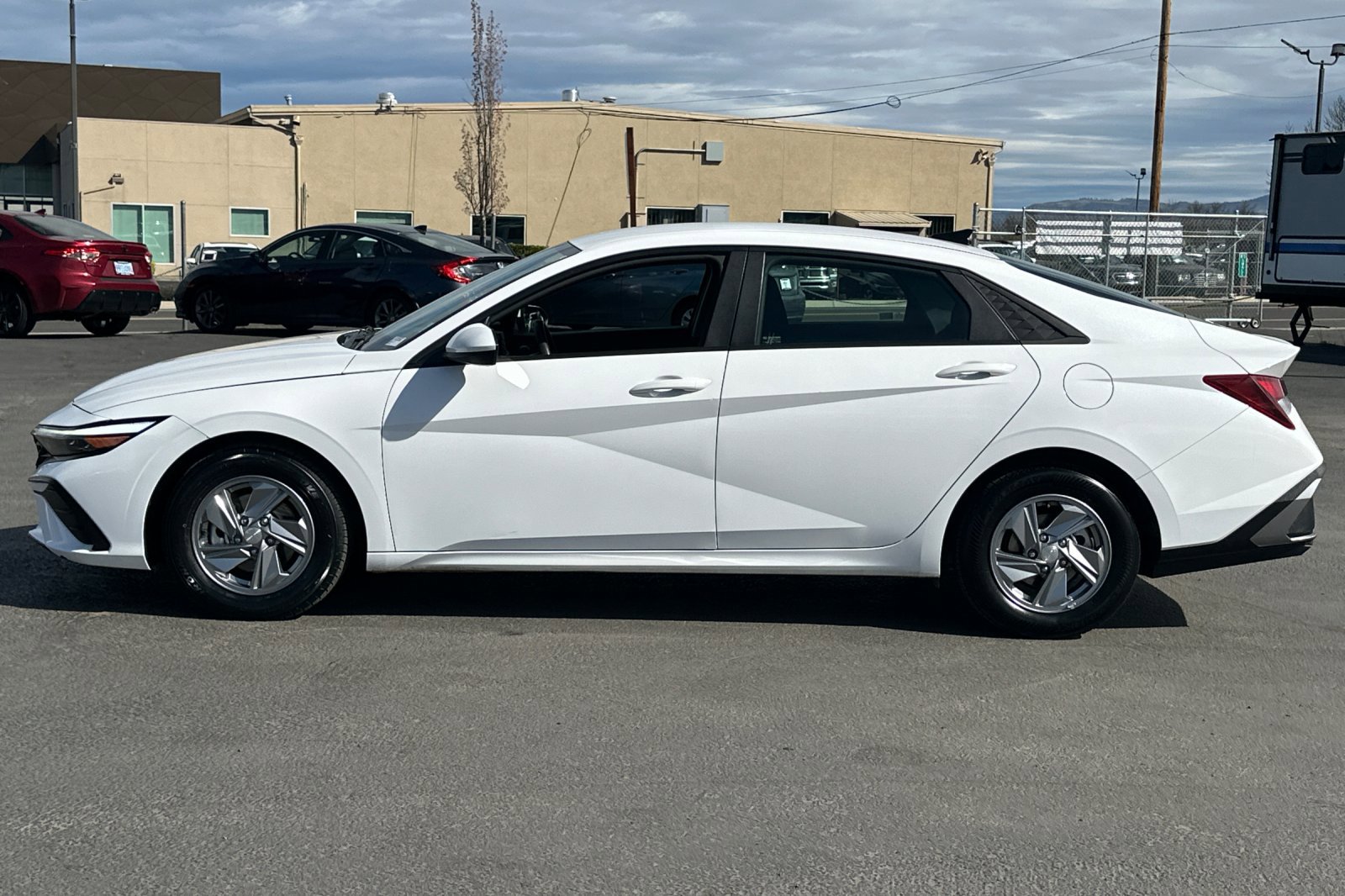 Used 2024 Hyundai Elantra SE FWD image 7