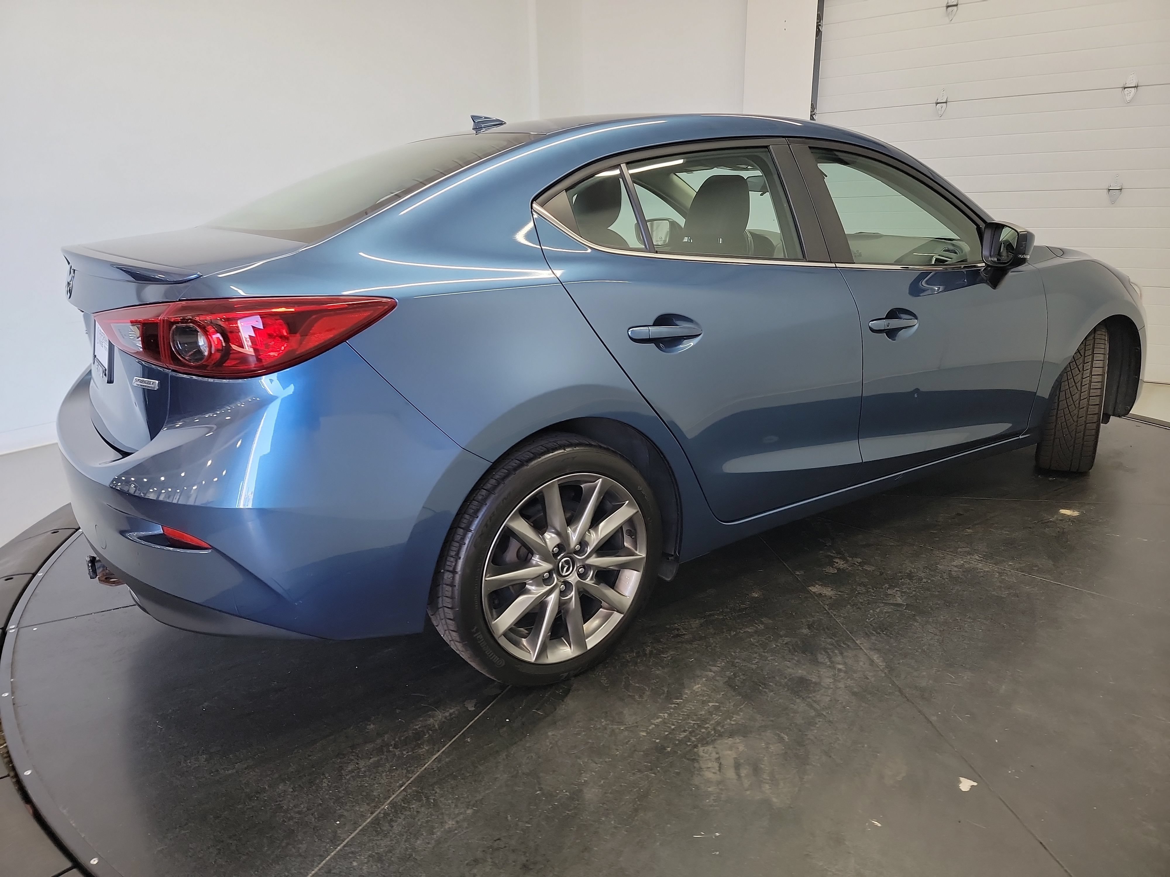 Used 2018 MAZDA MAZDA3 Touring FWD image 9