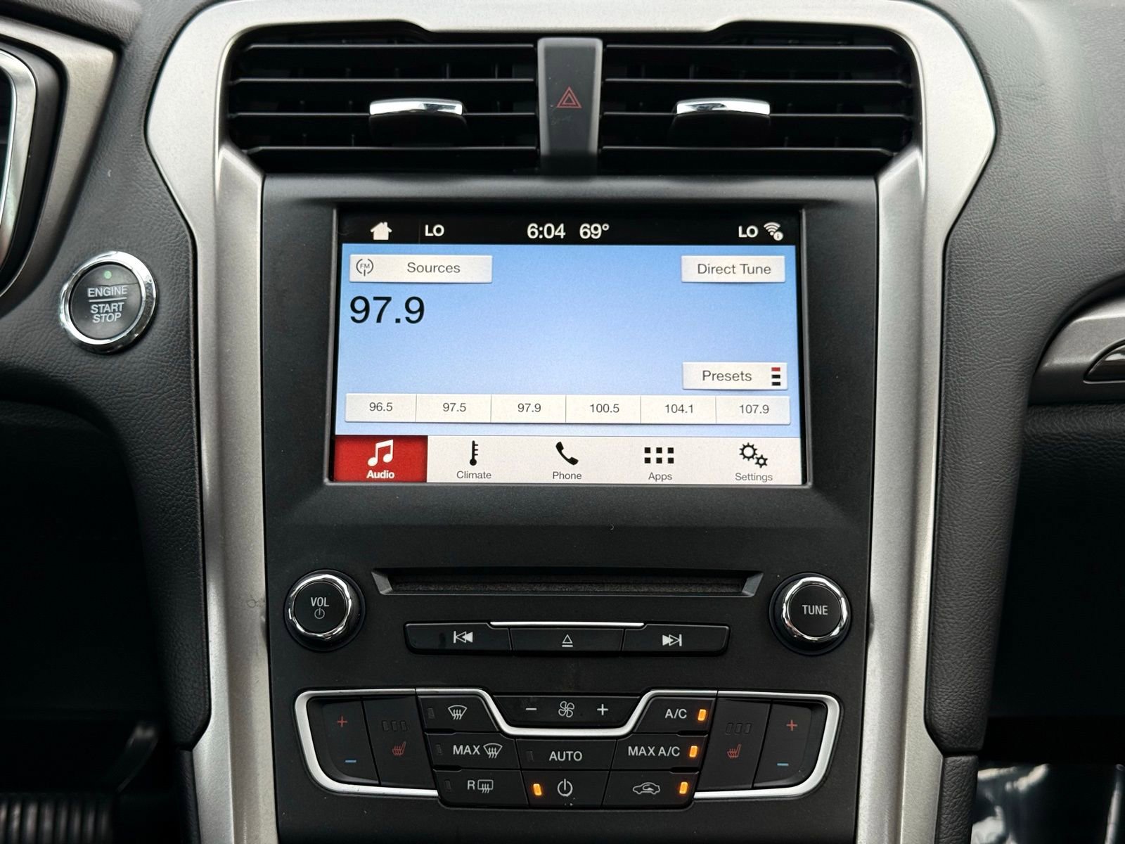 Used 2018 Ford Fusion SE w/ Equipment Group 602A FWD image 32