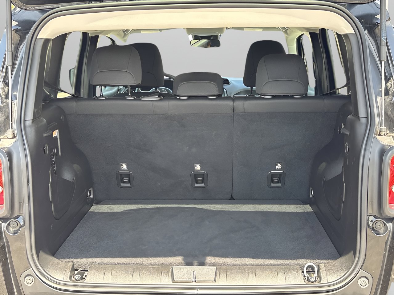 Used 2022 Jeep Renegade Latitude image 8