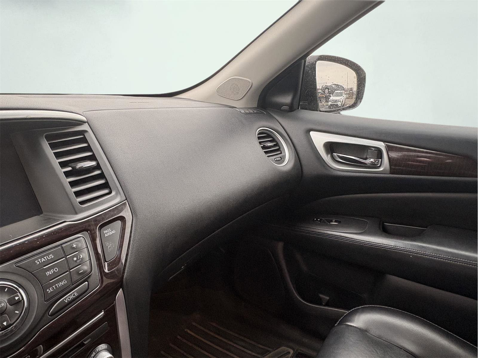 Used 2015 Nissan Pathfinder Platinum image 21